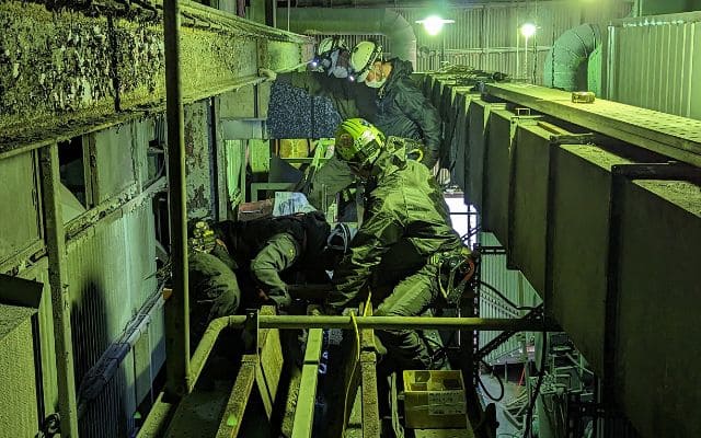 「わずか数ミリのズレも許されない」前処理装置コンベアレールの精密施工とは（埼玉県八潮市）